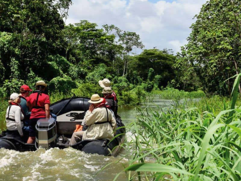 Amazone expeditiecruise waarbij je met zodiacs de zijrivieren van de Amazonerivier verkent
