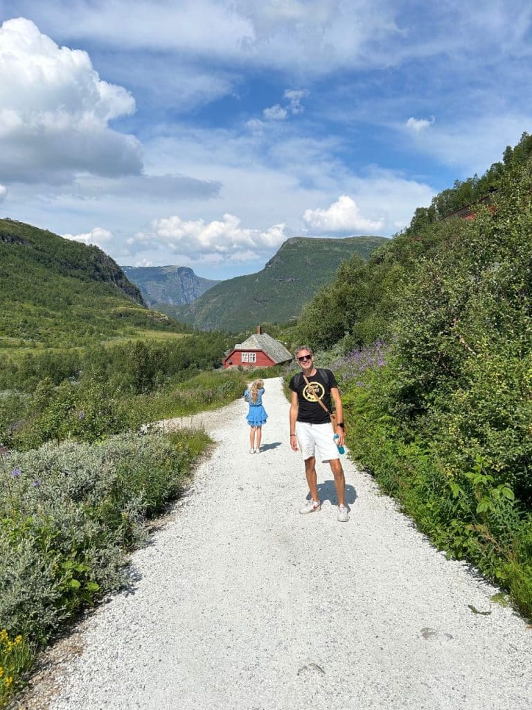 Wandelen in de prachtige omgeving van Flam en een treinrit met de flamsbana