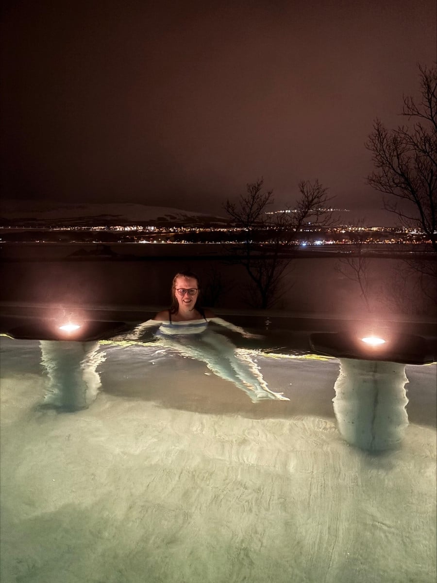 Nienke van Navivista Travel in de Forest Lagoon in IJsland