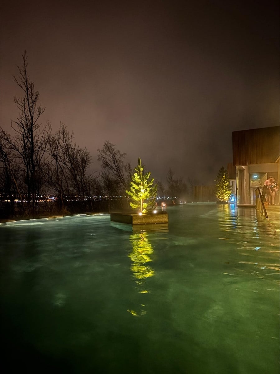 Ontspannen in warm bronwater in de Forest Lagoon in Noord-IJsland